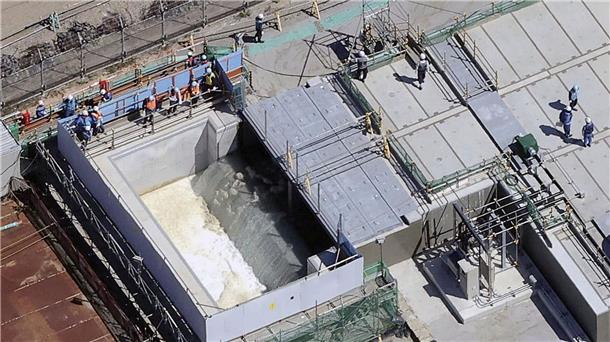 Erneut Proteste gegen Japans Kühlwasser-Verklappung Japan hat mit der Einleitung gefilterten und verdünnten Kühlwassers aus der Atomruine Fukushima ins Meer begonnen.