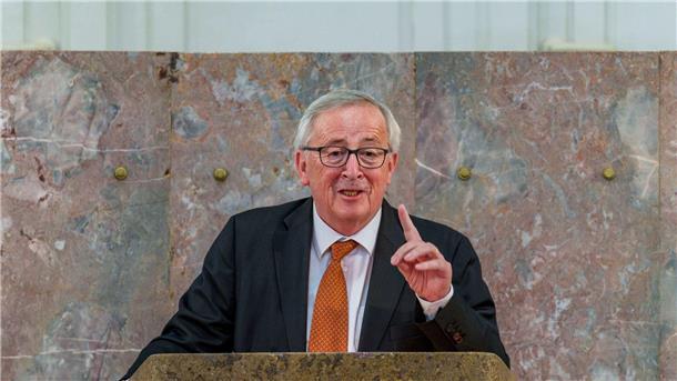Juncker warnt Parteifreunde in EU vor Kooperation mit Meloni Jean-Claude Juncker, Laudator und ehemaliger Präsident der Europäischen Kommission, warnt die EVP vor einer Zusammenarbeit mit Giorgia Meloni - dies käme einer Verharmlosung der extremen Rechten gleich.