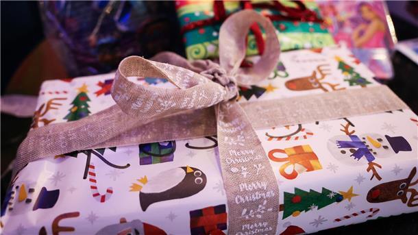 Wie lief das Weihnachtsgeschäft in Deutschland? Jeder Fünfte in Deutschland gab laut einer Yougov-Umfrage in diesem Jahr weniger für Geschenke aus.
