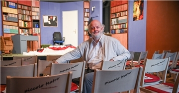 Jeder Tag ohne Vorstellung bedeutet für ihn bis zu 1200 Euro Verlust. Daniel Meyer-Dinkgräfe in seinem Piccolo Teatro in der „Alten Bürger“.
