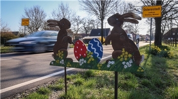 Jedes Jahr beantworten freiwillige Helfer im Dorfgemeinschaftshaus von Ostereistedt Briefe, die Kinder aus ganz Deutschland und dem Ausland an den Osterhasen geschickt haben.