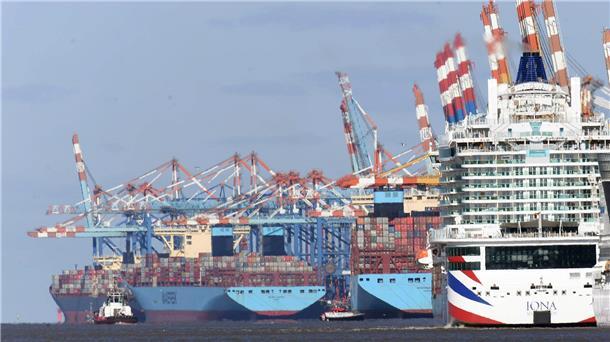 Zahlen, bitte! Neue Technik für die Hafengebühren Jedes Schiff an der Kaje zahlt eine Liegeplatzgebühr.