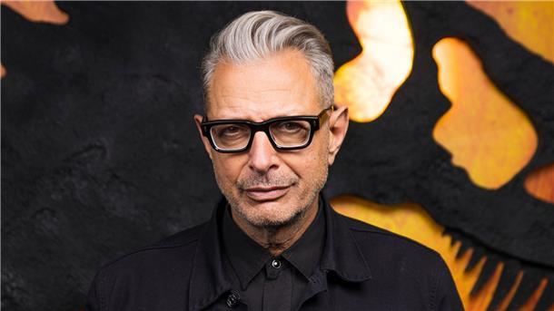 Jeff Goldblum, Schauspieler aus den USA, während eines Fototermins, um den Film „Jurassic World Dominion“ auf dem Gelände der Universal Studios in Los Angeles zu bewerben.