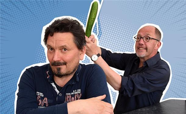 Jens Schönig (links) ist seinem Kontrahenten Detlef Glückselig nur noch um eine Gurkenlänge voraus.