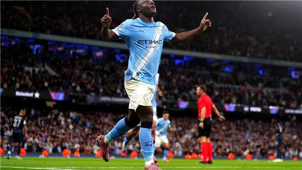 Jeremy Doku traf nach einem schönen Dribbling für Manchester City