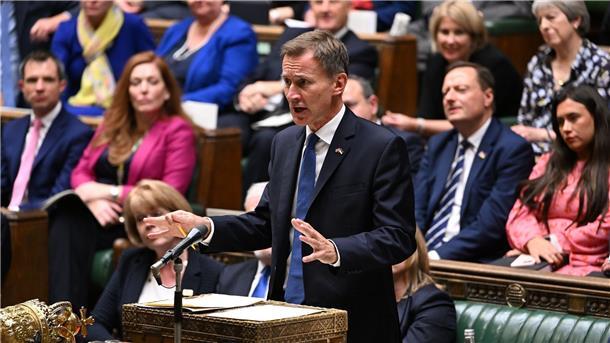 Britische Firmen fürchten Energiepreisexplosion Jeremy Hunt ist der neue Finanzminister von Großbritannien.