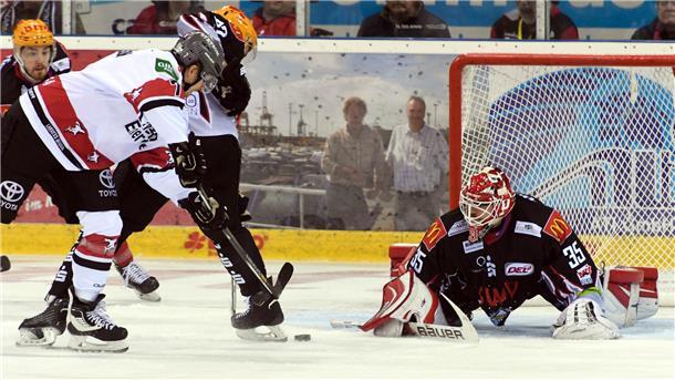 Jerry Kuhn hat für die Pinguins in der DEL und in der DEL2 den Kastern sauber gehalten. 