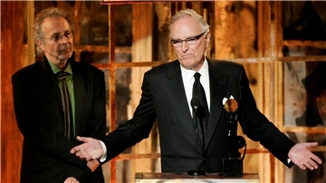 Jerry Moss (r) und Herb Alpert bei ihrer Aufnahme in die Rock and Roll Hall of Fame in New York.
