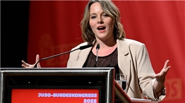 Jessica Rosenthal, Vorsitzende der Jungsozialisten (Jusos), eröffnet den Bundeskongress mit ihrer Rede.