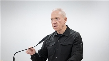 Joav Galant, israelischer Verteidigungsminister, widerspricht Netanjahu indem er sagt, es gäbe keinen Termin für eine möglicherweise bevorstehende Rafah-Offensive.