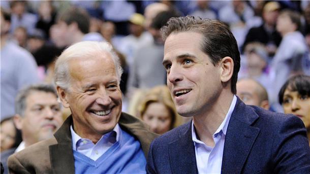 Biden äußert sich zu Enkeltochter aus Affäre seines Sohnes Joe Biden spricht über seine Enkeltochter aus der Affäre seines Sohnes Hunter Biden (r).