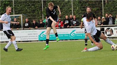 Joel Hoops trifft zum 2:0 gegen den SV Löhnhorst. Die Treffsicherheit des Dreifach-Torschützen wird auch gegen Fischerhude gefragt sein.