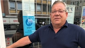 Jörg Dämmig hat den Täter auf der Lloydstraße beobachtet und gesehen, wie mehrmals geschossen wurde mit der Armbrust.