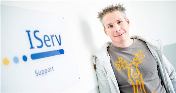 Jörg Ludwig ist der Pionier des digitalen Lernens Jörg Ludwigs Unternehmen Iserv aus Braunschweig bietet Schulserver an, die den Aufbau eines Schulnetzwerks inklusive Webportal ermöglichen.