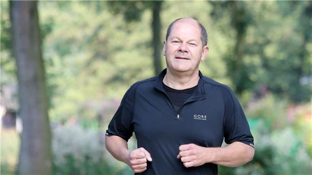 Joggt und rudert gerne: Kanzler Olaf Scholz.