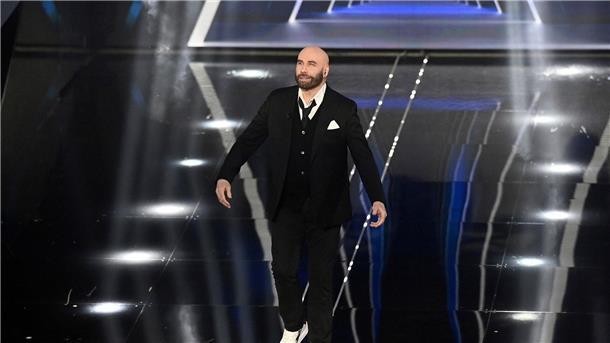 John Travolta beim Sanremo Musikfestival, wo er mit einem Ententanz auffiel.
