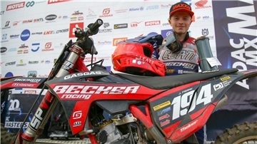 Jonny Frank aus Nieder Ochtenhausen ist seit diesem Jahr Motocross-Profi. Der 17-Jährige fährt für das Becker Racing Team aus Hessen und startet vom 12. bis 14. Juli bei den Junioren-Weltmeisterschaften in den Niederlanden.