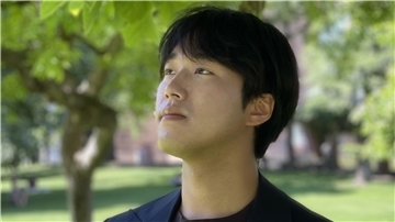 Das Foto zeigt Joo Young Kim.
