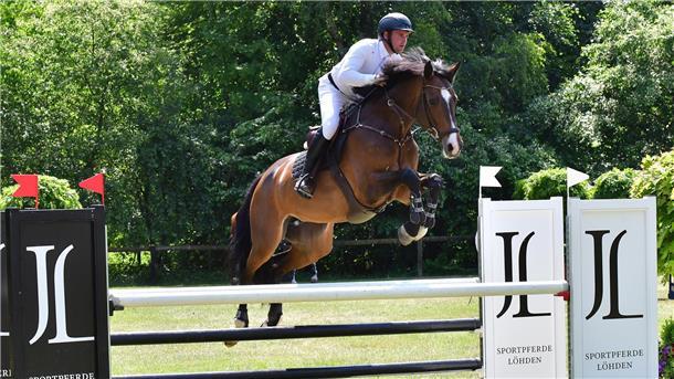 Josch Löhden und Coco Magic schafften im S-Springen mit Stechen den Sprung unter die Platzierten.