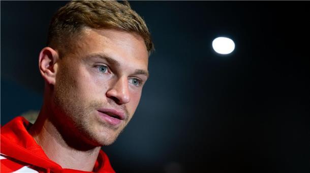 Joshua Kimmich äußert sich vor dem Auftaktspiel gegen Auckland in Cincinnati auch zu Transferaufgaben des FC Bayern.