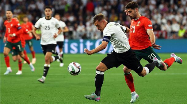 Joshua Kimmich verliert im Jubiläumsspiel.