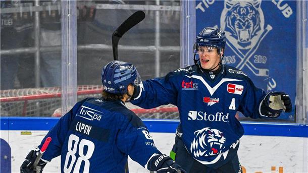 Straubings Samanski wechselt zum Draisaitl-Team in die NHL Joshua Samanski (r) spielt in der kommenden Saison in der NHL bei den Edmonton Oilers.