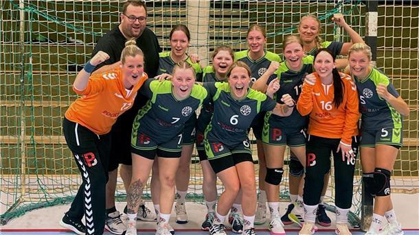 Jubel bei den Handballerinen des VfL Sittensen: Sie haben sich nach dem Sieg gegen Fredenbeck an die Spitze der Regionsliga-Tabelle gesetzt.