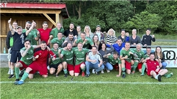 Jubel beim Bremervörder SC und seinen Anhängern: Durch ein 5:2 am letzten Spieltag bei der SG Oste/Elm sicherte sich das Team den Titel in der Altherren-Kreisliga Nord. Am Freitag (20 Uhr) findet in Bremervörde das Finale um die Kreismeisterschaft gegen den Süd-Staffelsieger Rotenburger SV statt.