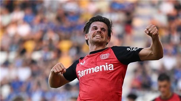 Harte Arbeit im Paradies: Leverkusen müht sich weiter Jubel über die Leverkusener Führung in Jena: Jonas Hofmann
