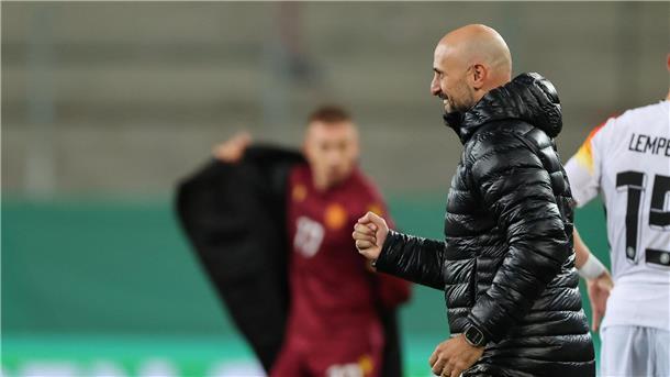U21 feiert EM-Ticket - „Deutschland immer bisschen Favorit“ Jubelt über den Gruppensieg: Trainer Antonio Di Salvo.