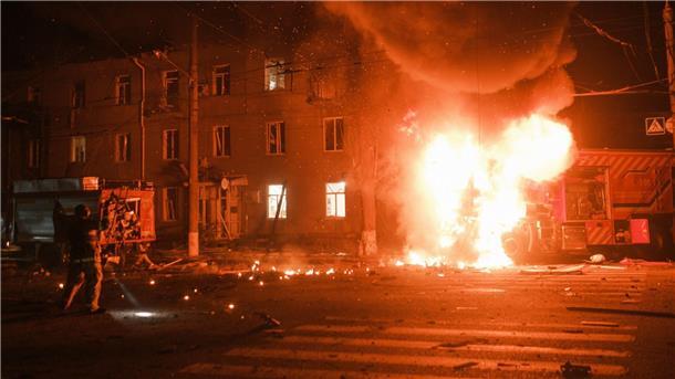 Jüngste russische Angriffe auf Charkiw haben schwere Zerstörungen angerichtet und unter anderem die Stromversorgung zum Erliegen gebracht.