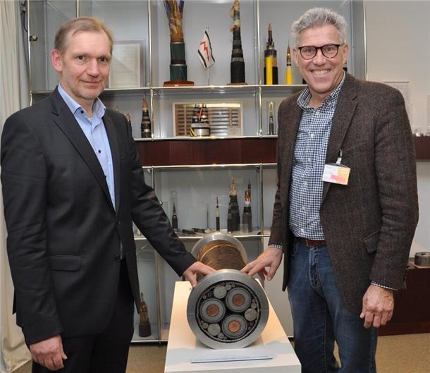 Bahn-Pannen nerven nun auch schon die IHK Jürgen Eilers (links), Beiratsvorsitzender der IHK in der Wesermarsch, und der hauptamtliche IHK-Vertreter Stefan Bünting fordern mehr Tempo bei der Entwicklung der Infrastruktur für eine erfolgreiche Wirtschaft in der Wesermarsch. Jürgen Eilers ist im Hauptberuf Geschäftsführer der Norddeutschen Seekabelwerke in Nordenham.