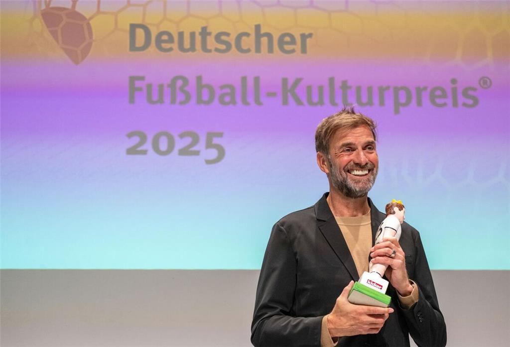 „Durchgelacht“: Klopp muss „Kanu des Manitu“ noch mal sehen Jürgen Klopp wurde mit dem Walther-Bensemann-Preis ausgezeichnet.