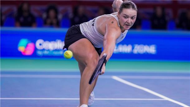 Jule Niemeier streckte sich gegen Emma Raducanu vergebens.