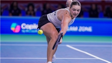 Jule Niemeier streckte sich gegen Emma Raducanu vergebens.