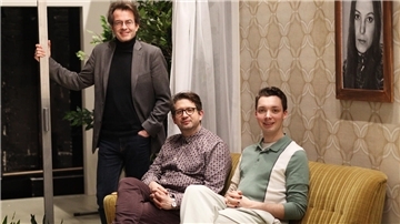 Jules Massenet hat mit „Werther“ ein Meisterwerk geschaffen: Da sind sich Generalmusikdirektor Marc Niemann, Regisseur Sam Brown und Dramaturg Torben Freudenberg einig.