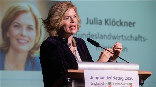 Julia Klöckner (CDU), Bundesagrarministerin, spricht beim Junglandwirtetag der Junglandwirte Niedersachsen.