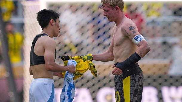 Julian Brandt muss einige Wochen mit einer Schiene am Arm spielen
