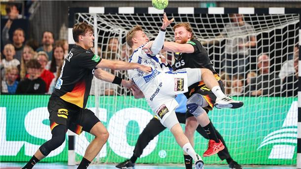 Knorr und Wolff in Topform: Handballer düpieren Island Julian Köster (l) und Tom Kiesler (r)  trugen zum erfolgreichen Auftritt gegen Island bei.
