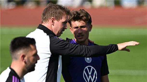 Bayerns Shootingstar: So will ich Nagelsmann überzeugen Julian Nagelsmann (l) nominierte Tom Bischof ebenfalls schon. (Archivbild)