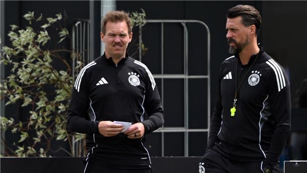 Spielerversteher Wagner und der letzte (kleine) Final-Job Julian Nagelsmann (l) und Sandro Wagner beim letzten gemeinsamen DFB-Training.