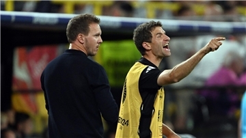 Julian Nagelsmann (l.) und Thomas Müller (r.) arbeiteten beim FC Bayern und beim DFB zusammen. (Archivbild)