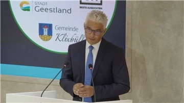 Juryvorsitzender Ashok Sridharan hob in seiner Rede die starke Bürgerbeteiligung in der Stadt Geestland hervor.