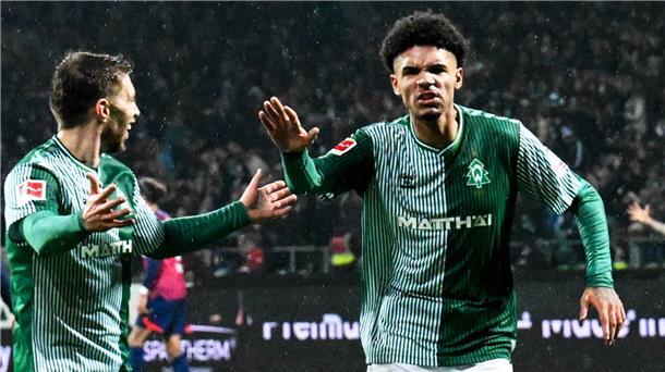 Justin Njinmah ist nach seinem Treffer zum 1:1 erleichtert.