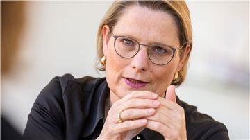 Justizministerin Stefanie Hubig (SPD) will Umweltschutzversprechen in der Werbung nicht mehr einfach so durchgehen lassen. (Archivbild)