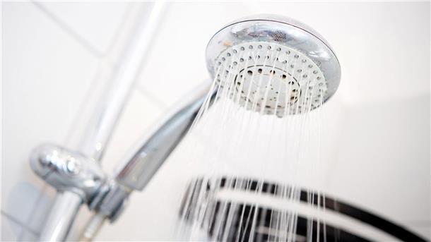 Netzagentur sieht Gaslage entspannt - keine kälteren Duschen Kälter duschen oder die Heizung runterdrehen? Laut der Bundesnetzagentur muss das nicht mehr sein.