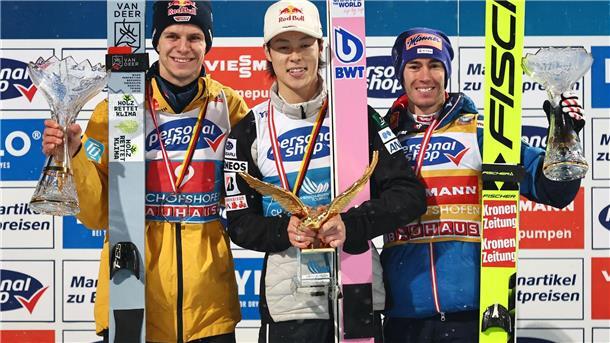 Kämpften vergangenen Winter um die Trophäe: Wellinger, Kobayashi und Kraft.