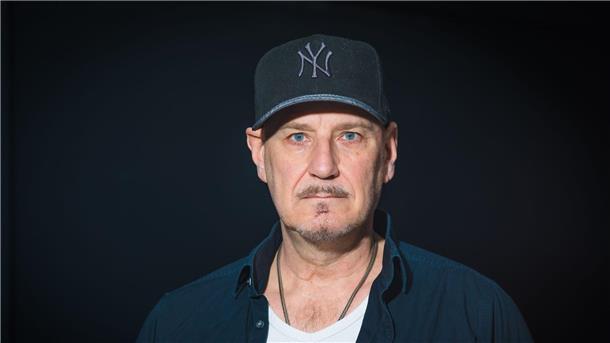 Klempner oder Musiker? - Was der Fury-Sänger der Jugend rät Kai Wingenfelder, Sänger und Songschreiber der deutschen Rockband Fury in the Slaughterhouse hat einen Tipp zur Berufswahl.
