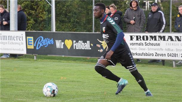 Kaira Sidibeh und seine Mitspieler vom FC Ostereistedt/Rhade wollen in Tarmstedt gewinnen und den Aufstieg in die Kreisliga perfekt machen.