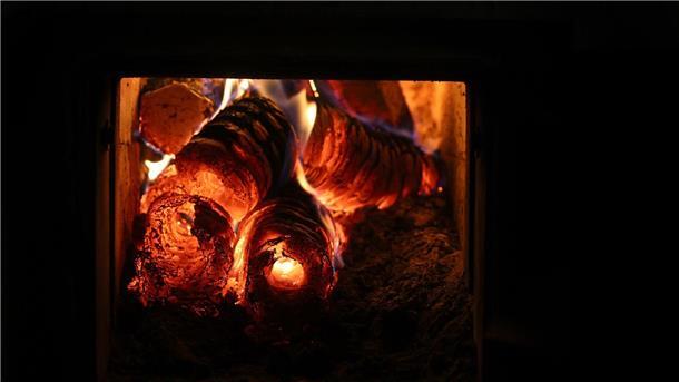 Kaminöfen belasten die Umwelt mit Feinstaub.